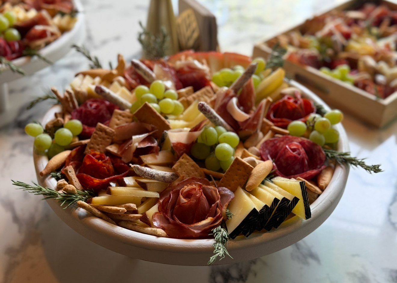Tabla Maraca con embutidos ibéricos, quesos artesanos y fruta fresca para compartir